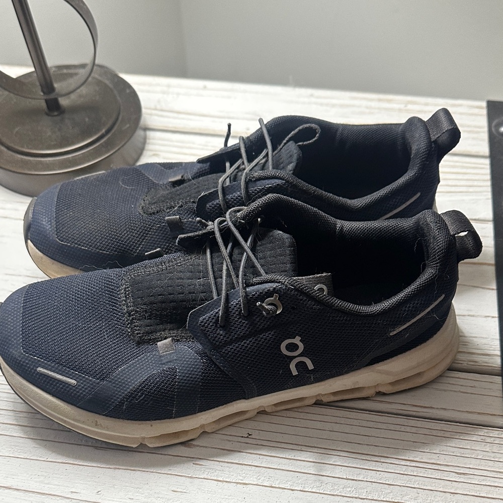 On Running Kids Sneakers - Navy and Cream